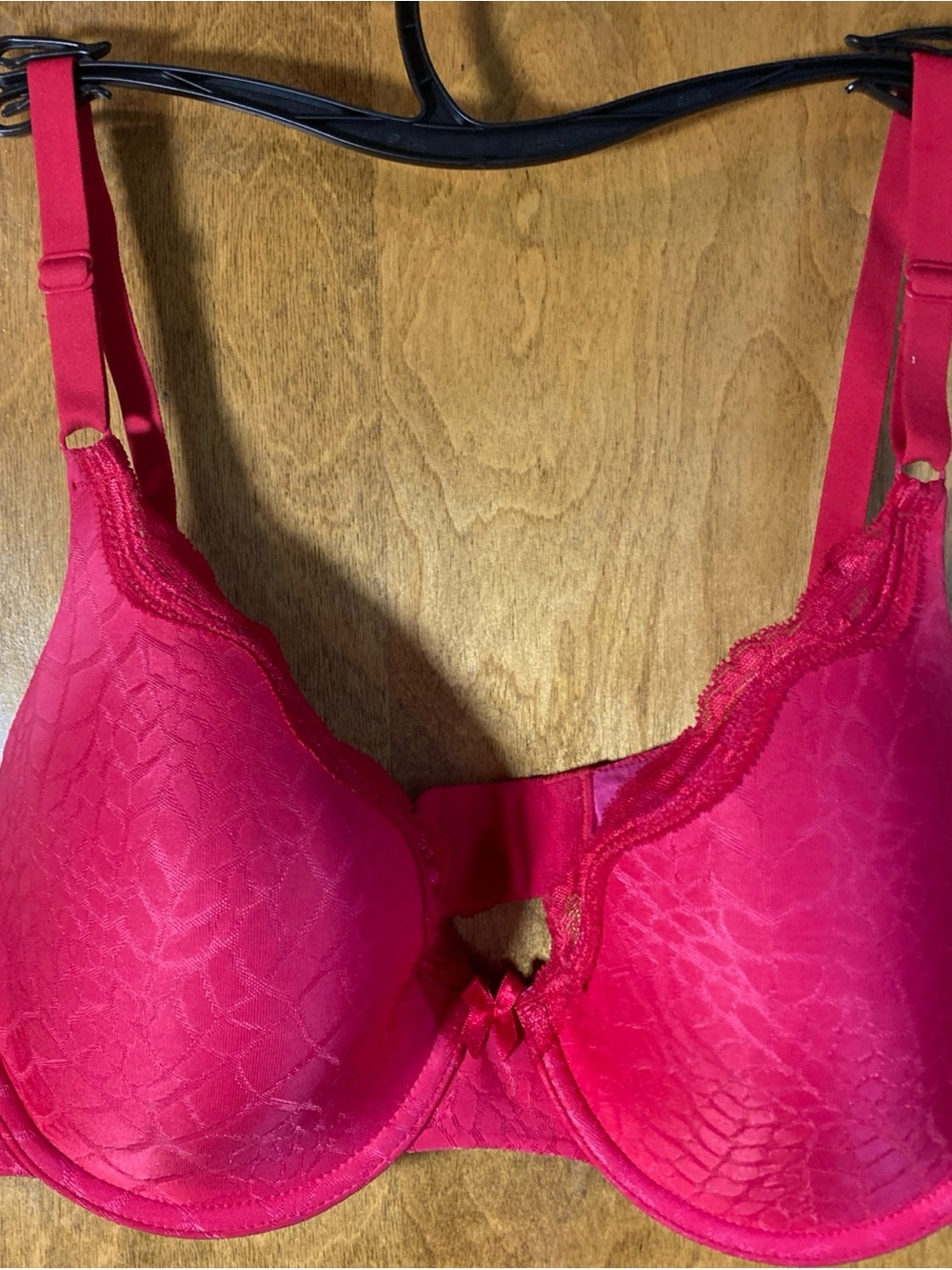 Maidenform 38D Wired Push Up Bra Hot Pink Satin W/ Lace Accents Feminine